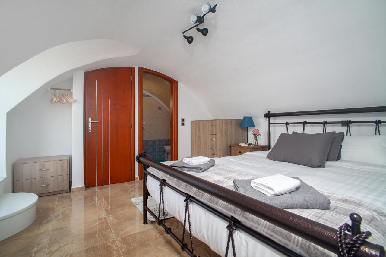 Sunrise Apartment Santorini Emporio  ภายนอก รูปภาพ